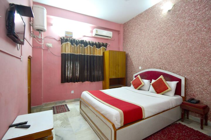 Room 10 of 33