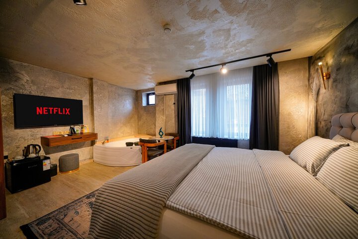 Room 86 of 244