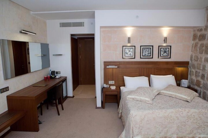 Room 14 of 35