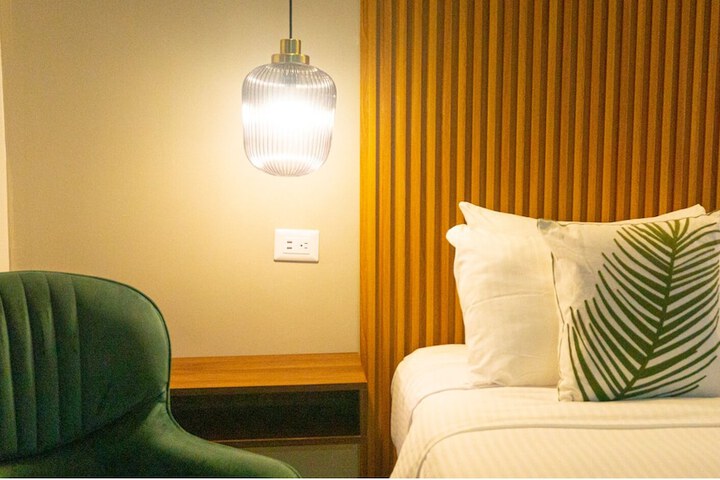 Room 6 of 25