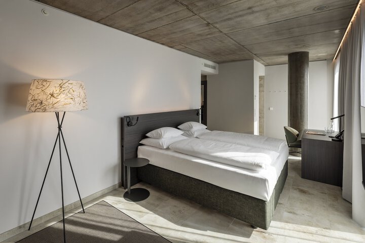 Room 18 of 74