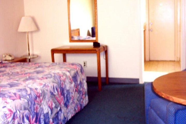 Exterior of PLAZA MOTEL