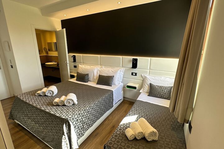 Room 25 of 154