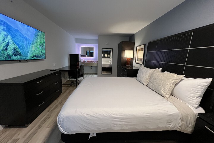 Room 4 of 17