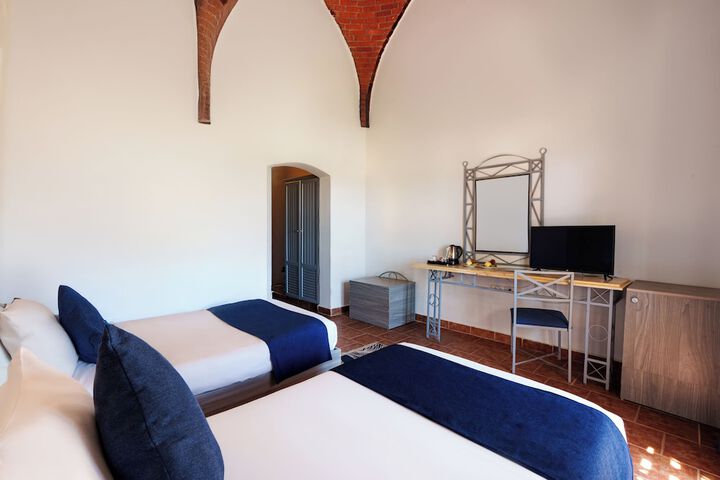 Room 16 of 104