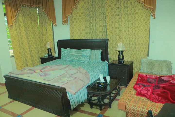 Room 7 of 14