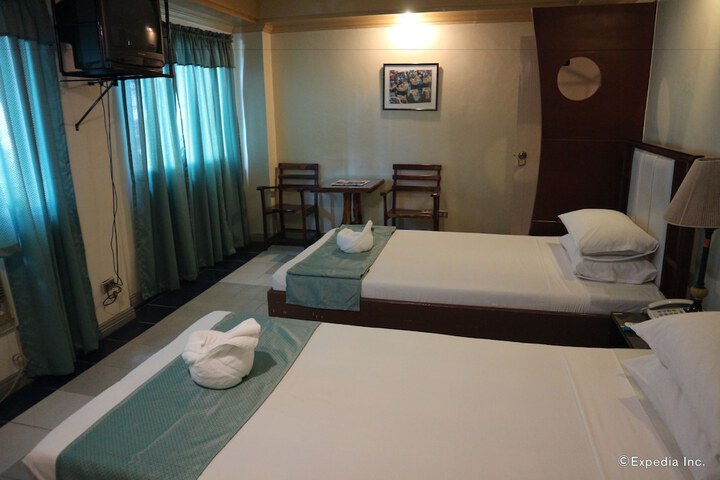 Room 13 of 36