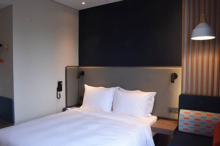Room 2 of 41