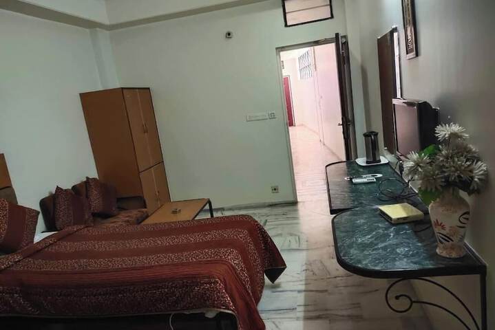Room 8 of 22