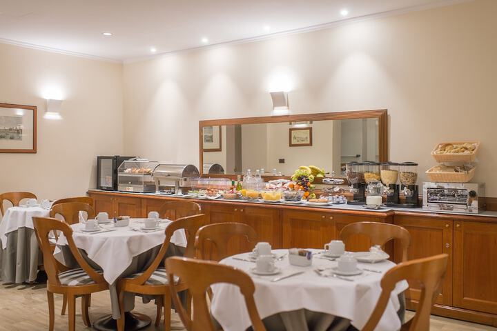 Breakfast area