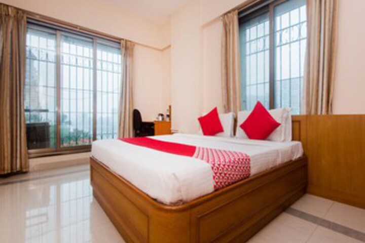 OYO 20015 SilverKey Bandra East BKC Bandra