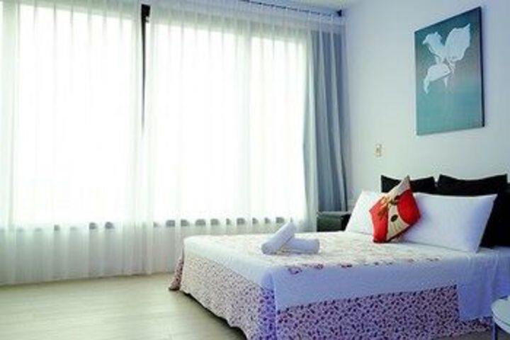 Room 10 of 42