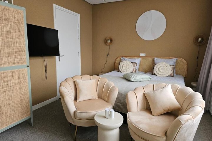 Room 8 of 42