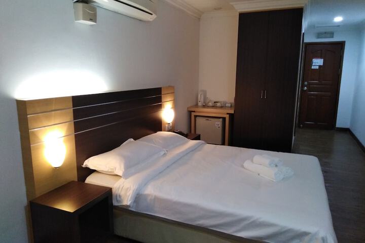 Room 21 of 33