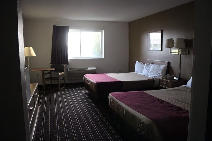 Room 8 of 32