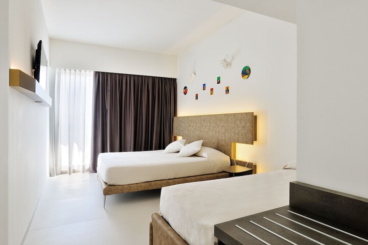 Room 8 of 85