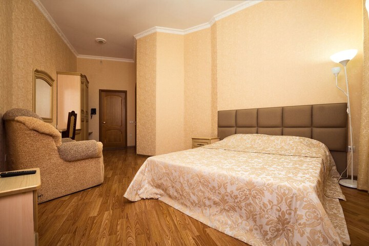 Room 9 of 39