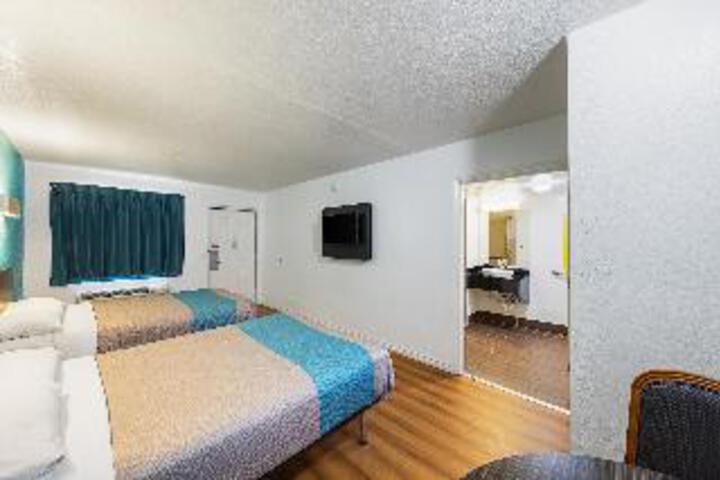 Room 33 of 42
