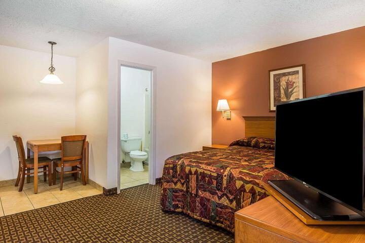 1 Queen Bed Efficiency (11 of 16)