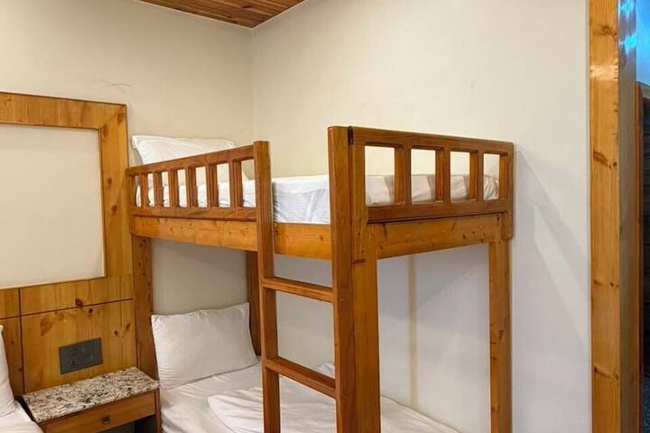 Room 28 of 144