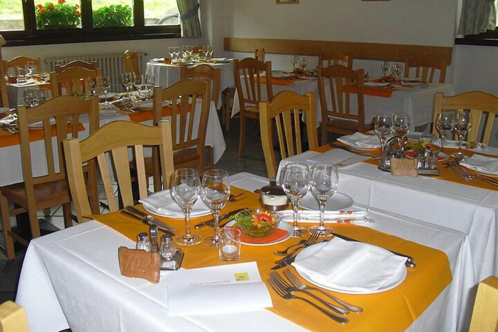 Dining 38 of 60