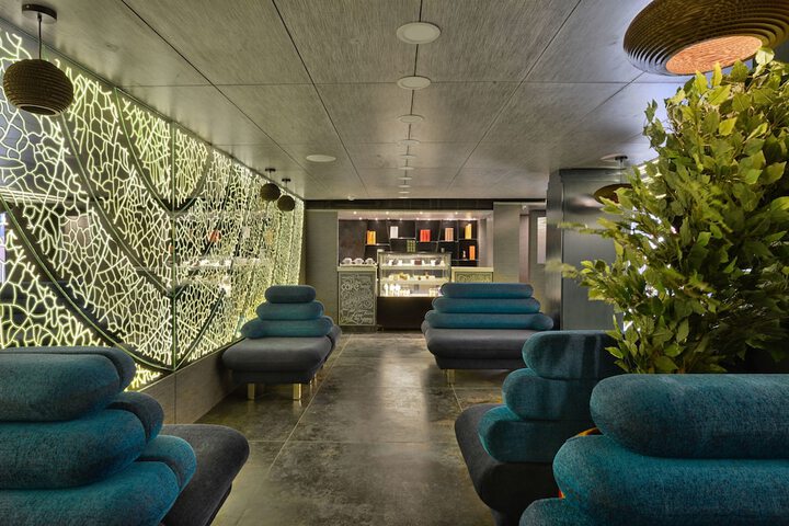 Entrance & Lobby