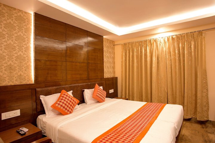 Room 10 of 80