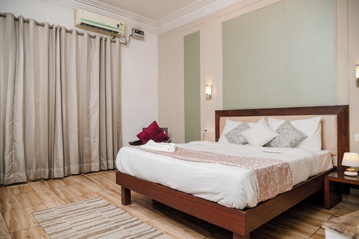 Room 14 of 40