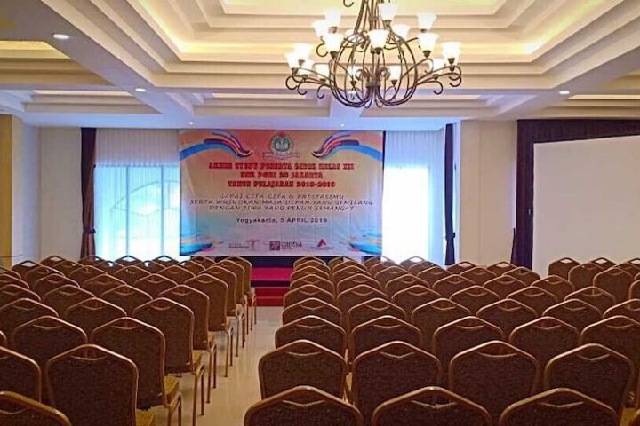 Ballroom/Hall 22 of 30