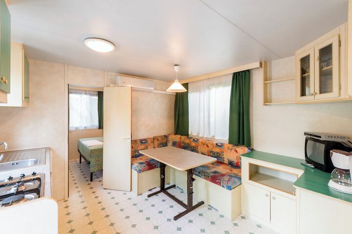 Room 13 of 32
