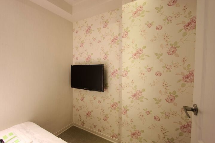 Room 14 of 80