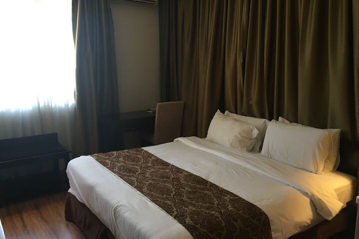 Room 8 of 17