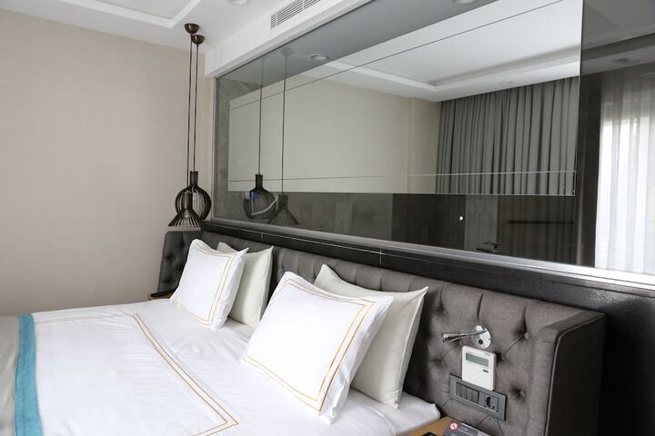 Room 5 of 32