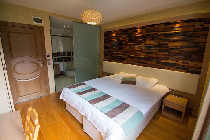 Room 10 of 35