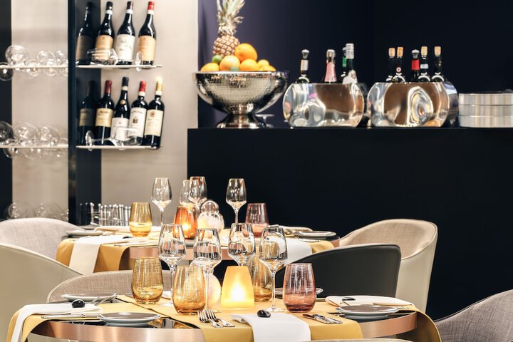 Dining 80 of 122