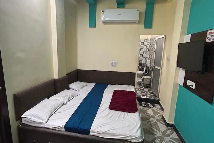 Room 8 of 24