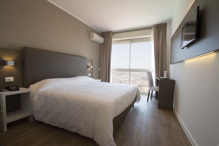 Room 25 of 58