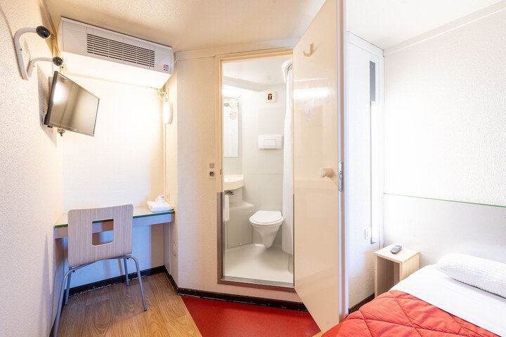 Room 16 of 31