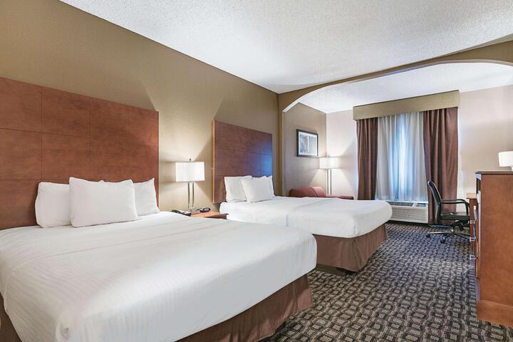 1 King Bed Accessible (5 of 14)