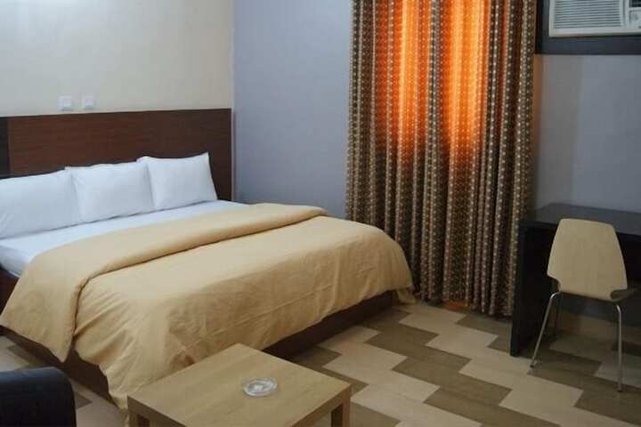 Room 4 of 27