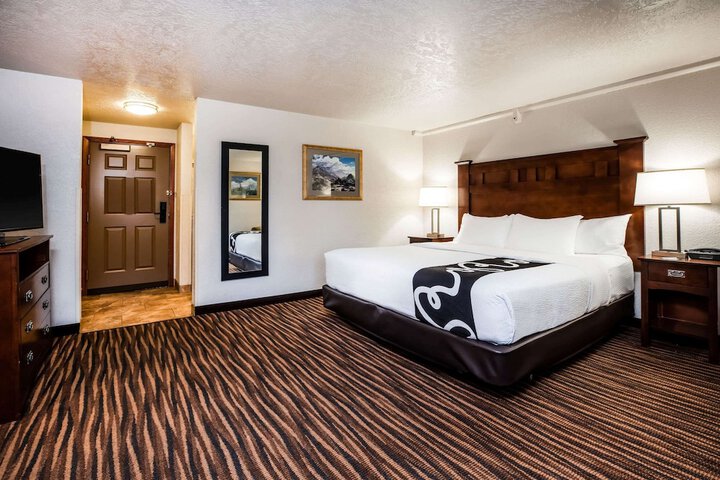 Room 17 of 34
