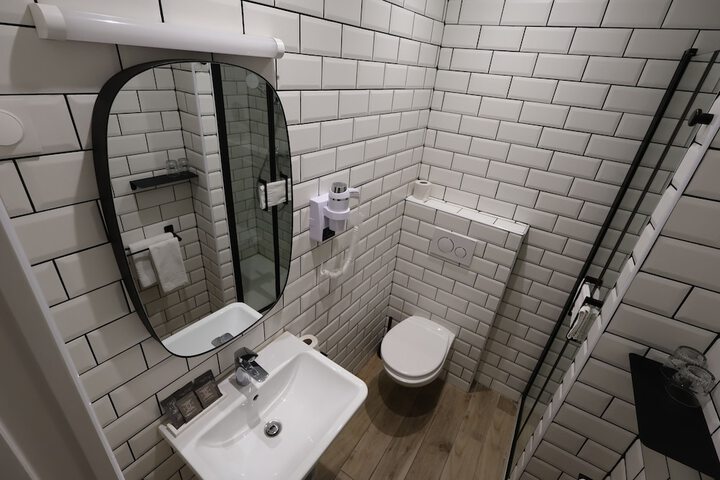 Room 54 of 128
