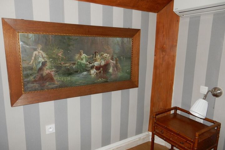 Room 46 of 122