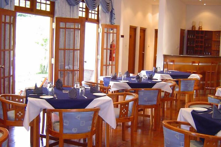 Dining 5 of 10