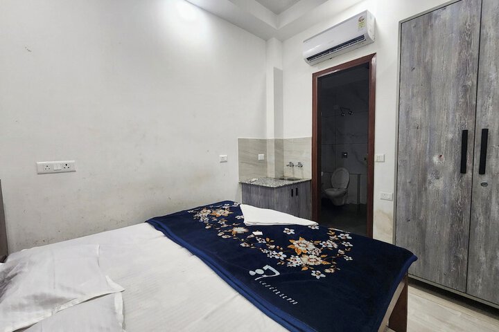 Room 18 of 28