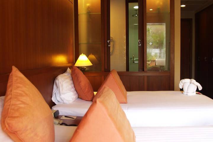 Room 6 of 74