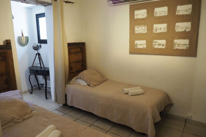 Room 9 of 144