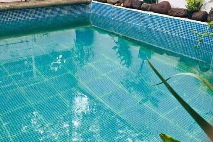 Pool 6 of 8