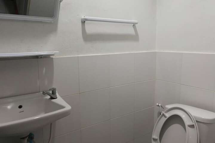 Room 7 of 8