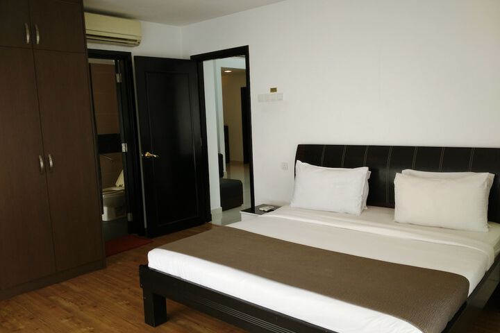 Room 5 of 68